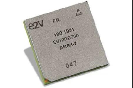 在實現(xiàn)高速、最先進的SiP數(shù)據(jù)轉換發(fā)射端(Tx)解決方案方面，關鍵的技術是EV12DD700